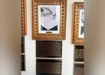 Trump gets fresh digs in at Biden, Obama with new plaques added to White House Presidential Walk of Fame