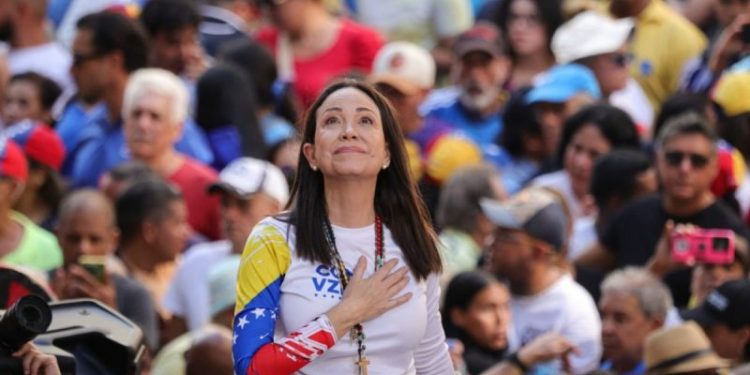 Trump to meet with Venezuela’s opposition leader after praising ‘terrific’ Maduro loyalist